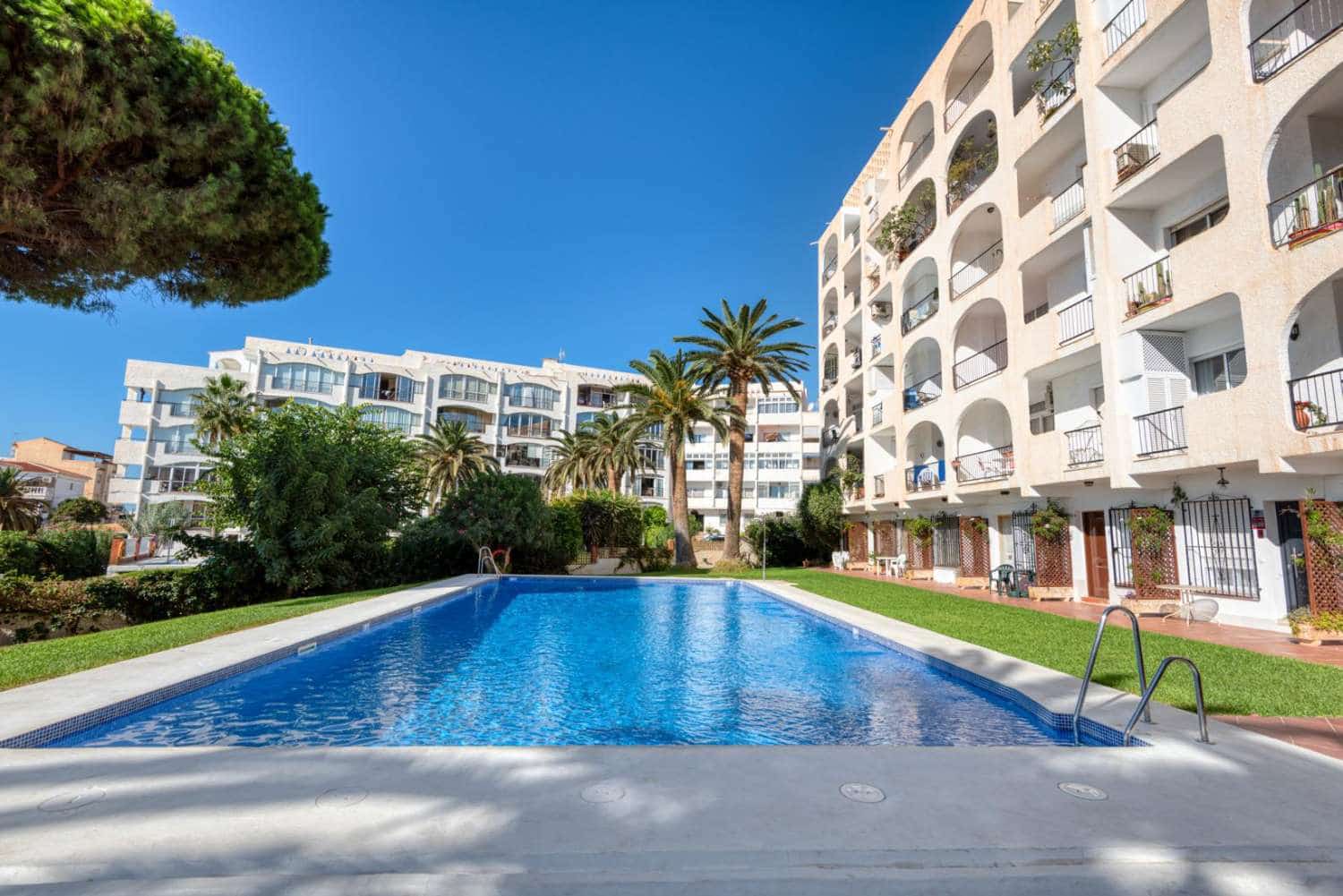 2 slaapkamer Strandappartement te koop in Nerja met zwembad - € 649.000 (Ref: 9721055)