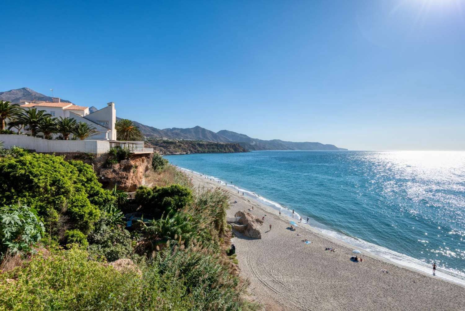 2 slaapkamer Strandappartement te koop in Nerja met zwembad - € 649.000 (Ref: 9721055)