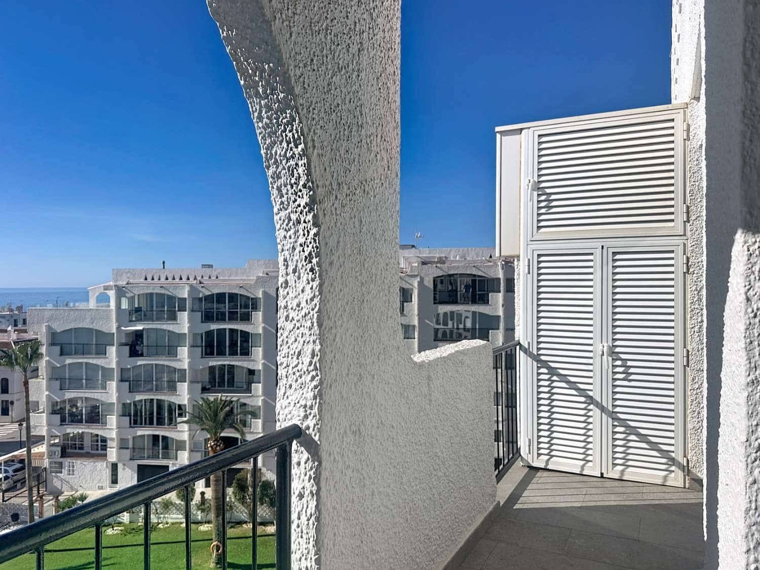 2 slaapkamer Strandappartement te koop in Nerja met zwembad - € 649.000 (Ref: 9721055)