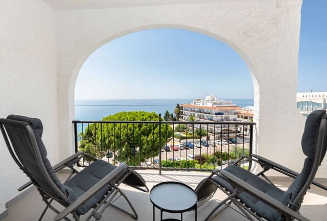 2 makuuhuone Ranta-asunto myytävänä paikassa Centro, Nerja mukana uima-altaan - 649 000 € (Ref: 9721055)