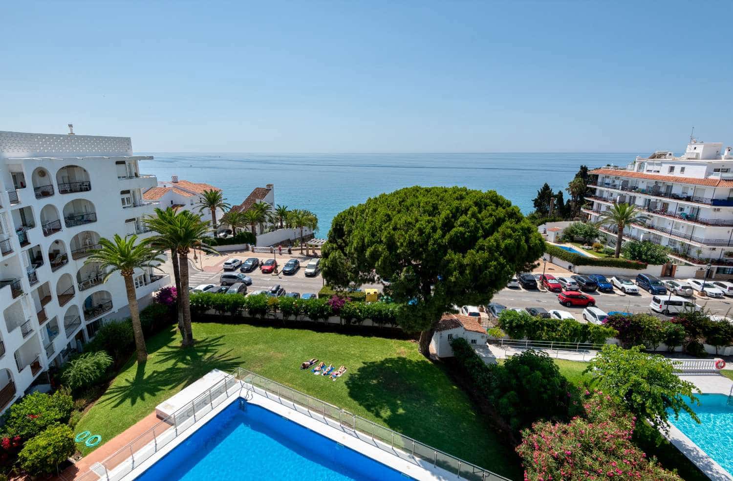 2 makuuhuone Ranta-asunto myytävänä paikassa Nerja mukana uima-altaan - 649 000 € (Ref: 9721055)