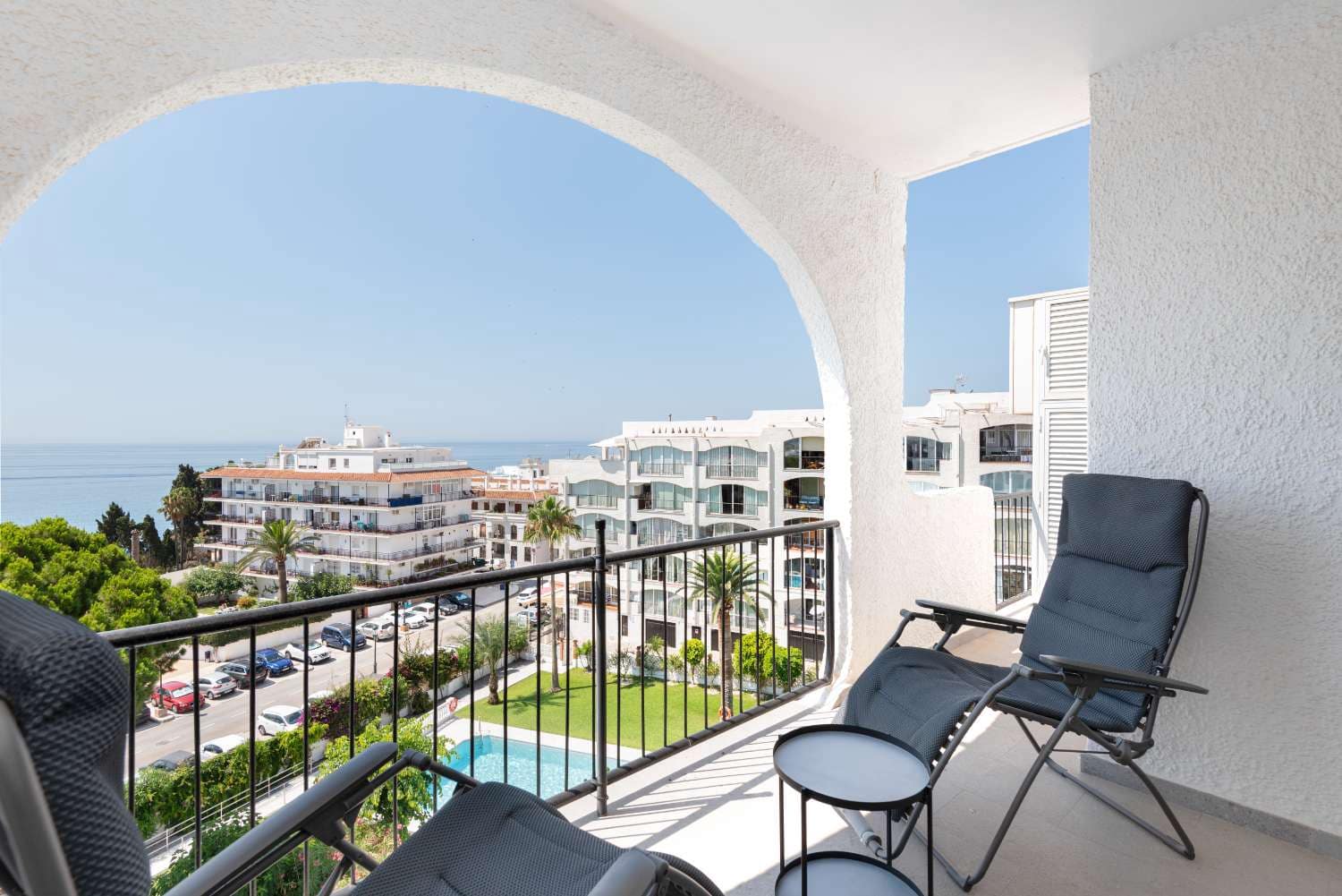 2 makuuhuone Ranta-asunto myytävänä paikassa Nerja mukana uima-altaan - 649 000 € (Ref: 9721055)