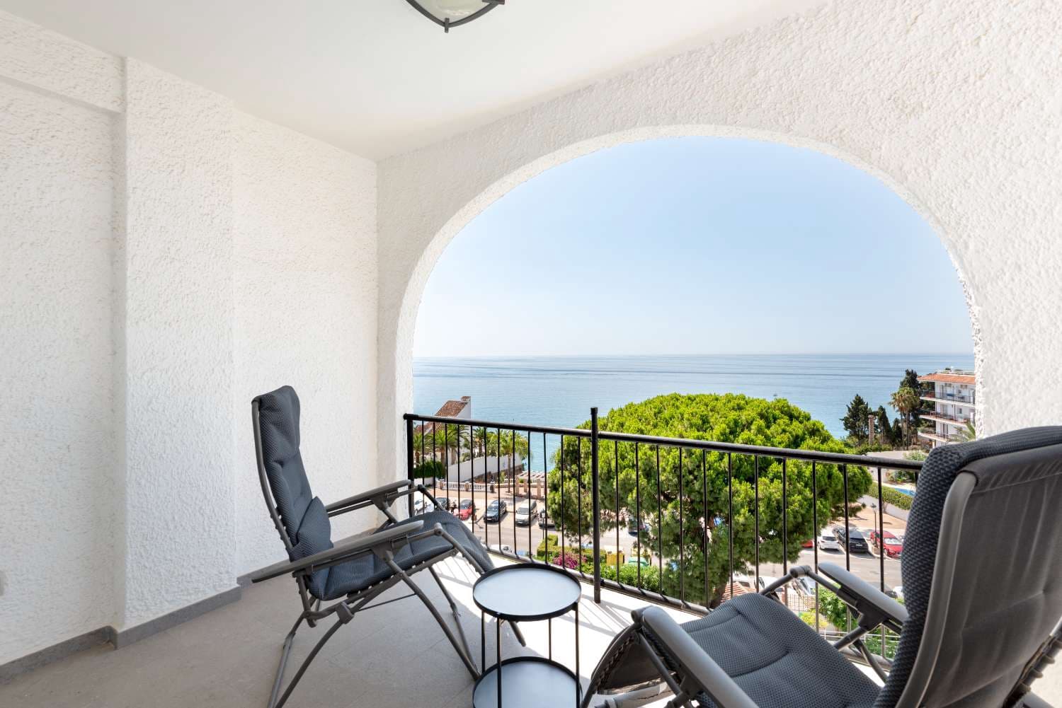 2 makuuhuone Ranta-asunto myytävänä paikassa Nerja mukana uima-altaan - 649 000 € (Ref: 9721055)