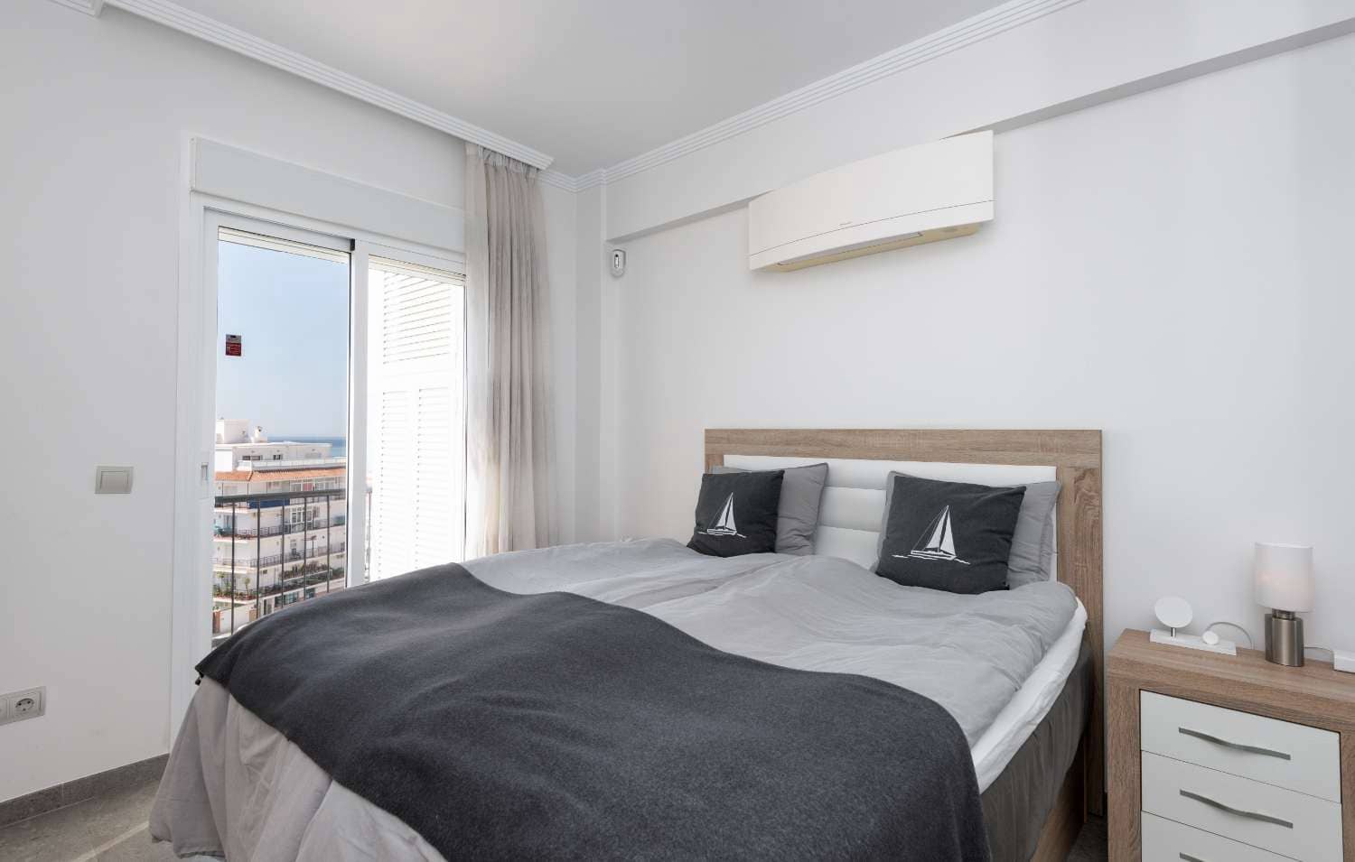 2 makuuhuone Ranta-asunto myytävänä paikassa Nerja mukana uima-altaan - 649 000 € (Ref: 9721055)