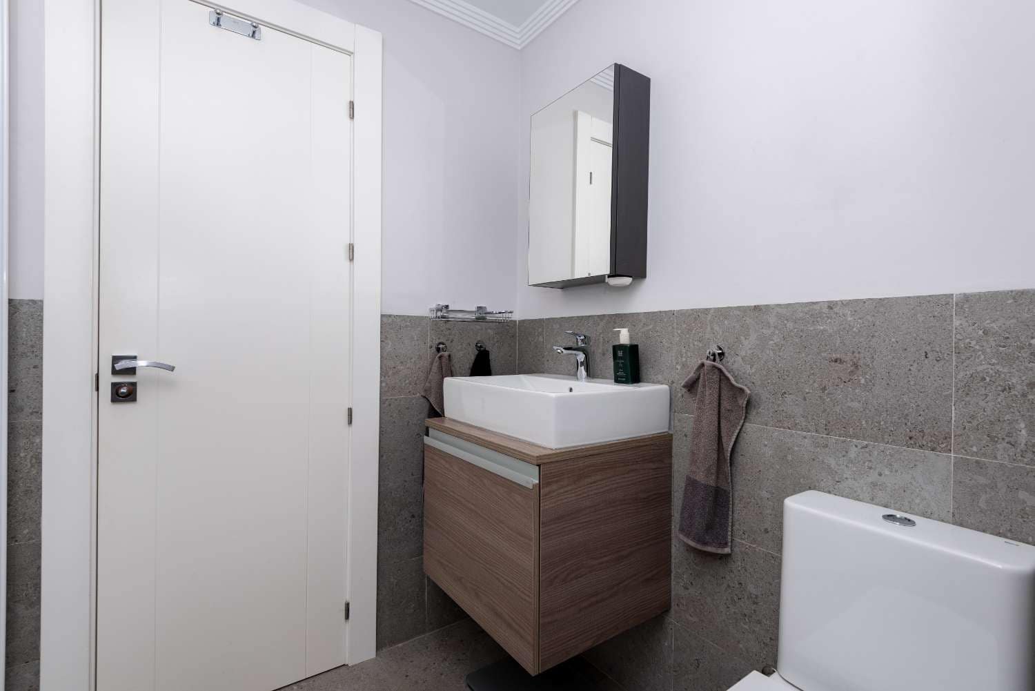 2 makuuhuone Ranta-asunto myytävänä paikassa Nerja mukana uima-altaan - 649 000 € (Ref: 9721055)