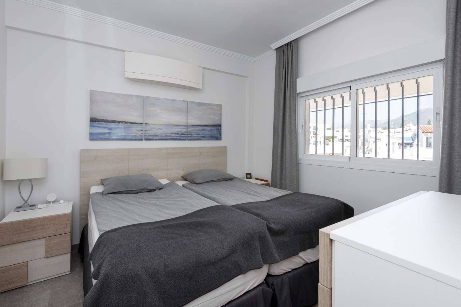 2 makuuhuone Ranta-asunto myytävänä paikassa Nerja mukana uima-altaan - 649 000 € (Ref: 9721055)