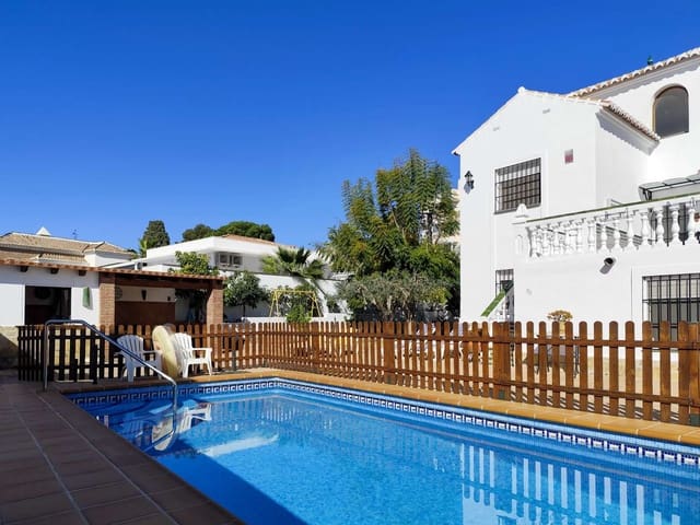 Chalet de 4 habitaciones en Capistrano, Nerja en venta con piscina - 1.345.000 € (Ref: 9735142)