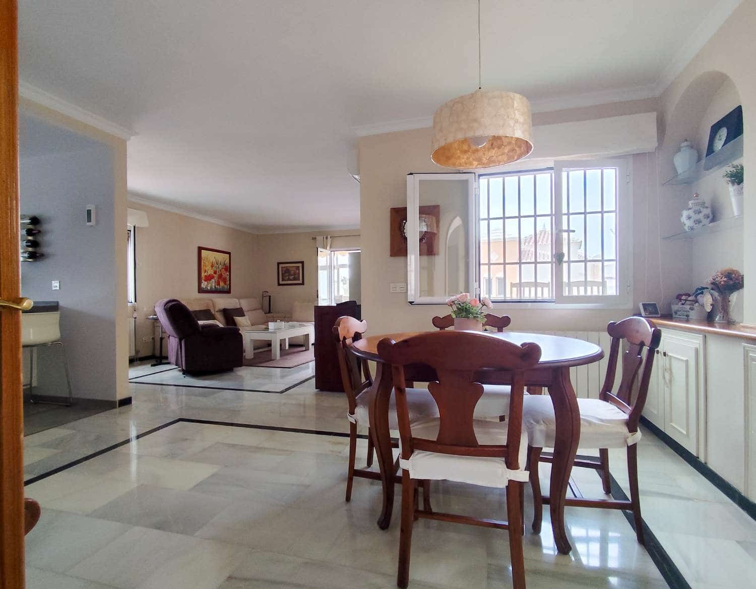 Chalet de 4 habitaciones en Nerja en venta con piscina - 1.345.000 € (Ref: 9735142)