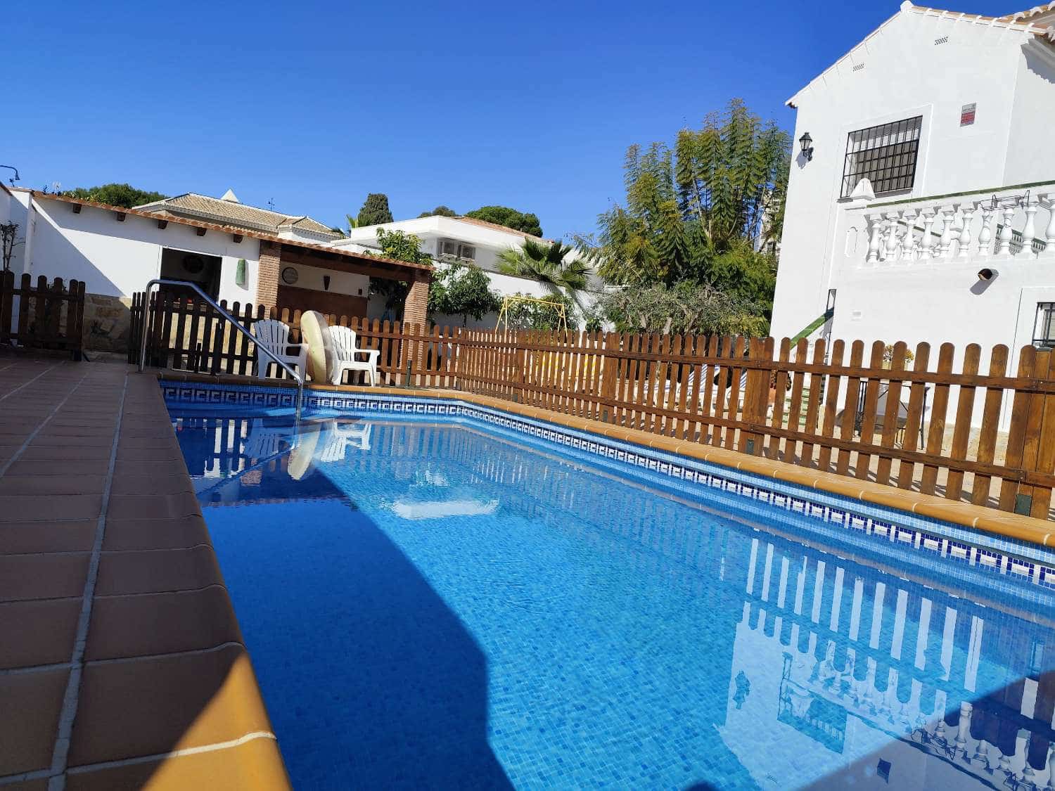Chalet de 4 habitaciones en Nerja en venta con piscina - 1.345.000 € (Ref: 9735142)