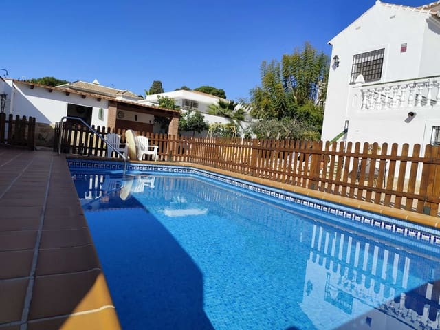 Chalet de 4 habitaciones en Capistrano, Nerja en venta con piscina - 1.345.000 € (Ref: 9735142)