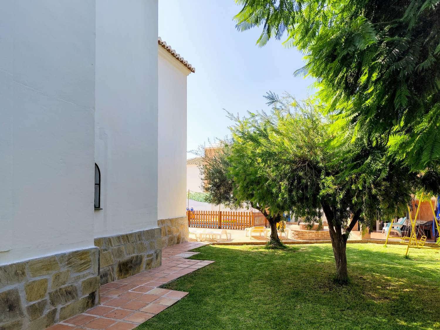 Chalet de 4 habitaciones en Nerja en venta con piscina - 1.345.000 € (Ref: 9735142)