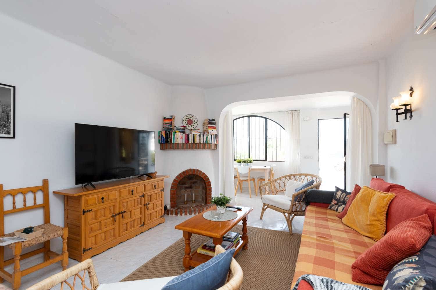 2 bedroom Beach Apartment for sale in Nerja with pool - € 299,000 (Ref: 9758400)