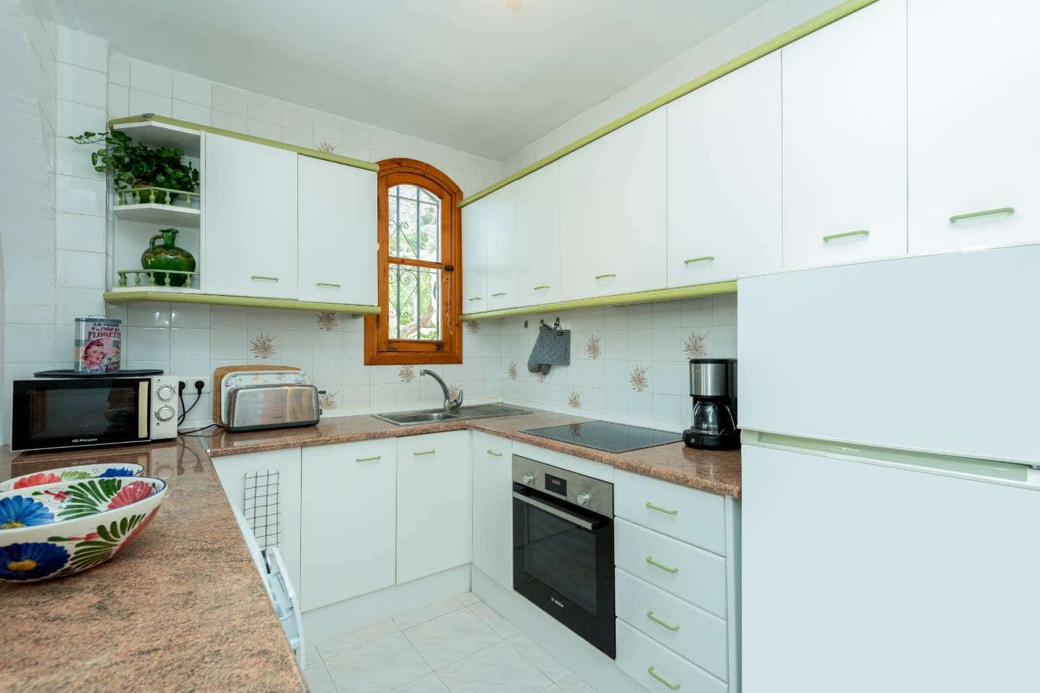 2 bedroom Beach Apartment for sale in Nerja with pool - € 299,000 (Ref: 9758400)