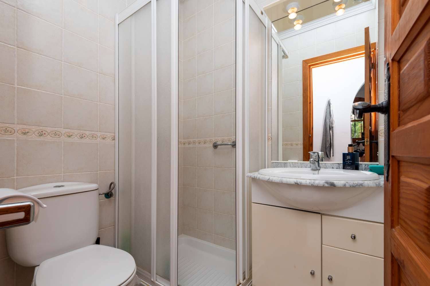 2 bedroom Beach Apartment for sale in Nerja with pool - € 299,000 (Ref: 9758400)
