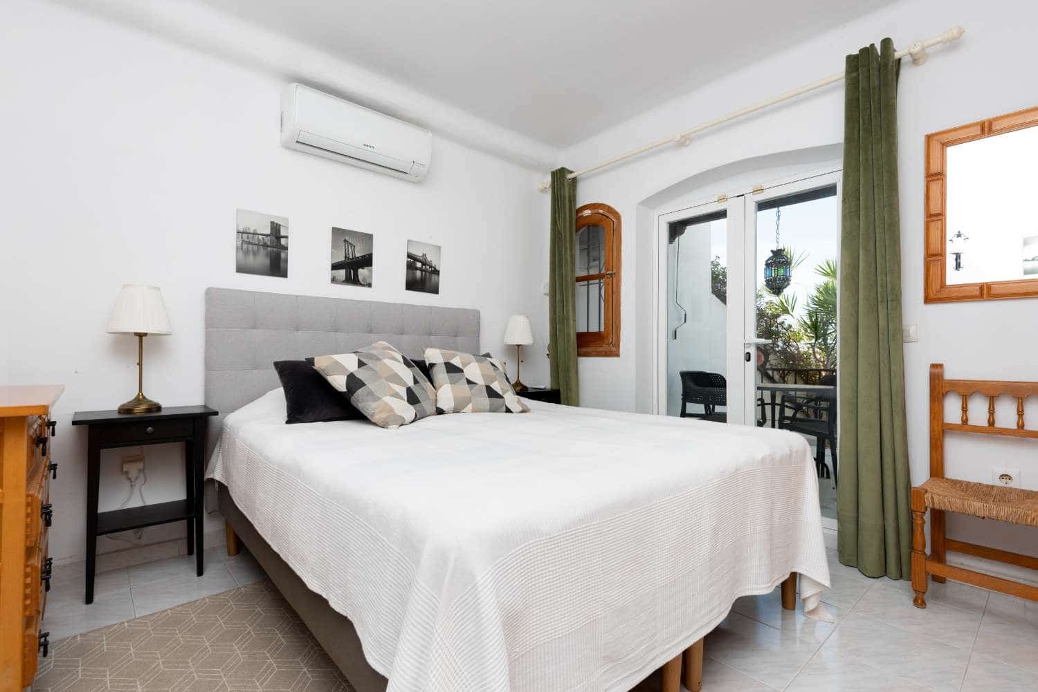 2 bedroom Beach Apartment for sale in Nerja with pool - € 299,000 (Ref: 9758400)