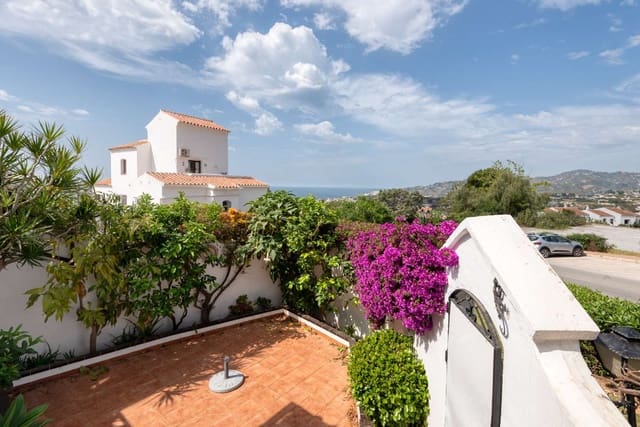2 Zimmer Strandapartment zu verkaufen in Capistrano, Nerja mit Pool - 299.000 € (Ref: 9758400)