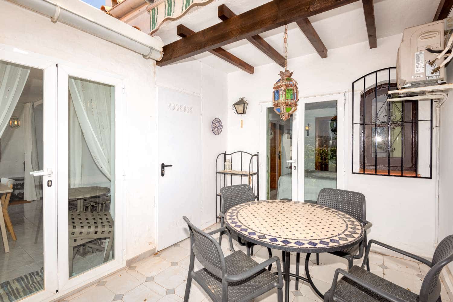 2 bedroom Beach Apartment for sale in Nerja with pool - € 299,000 (Ref: 9758400)