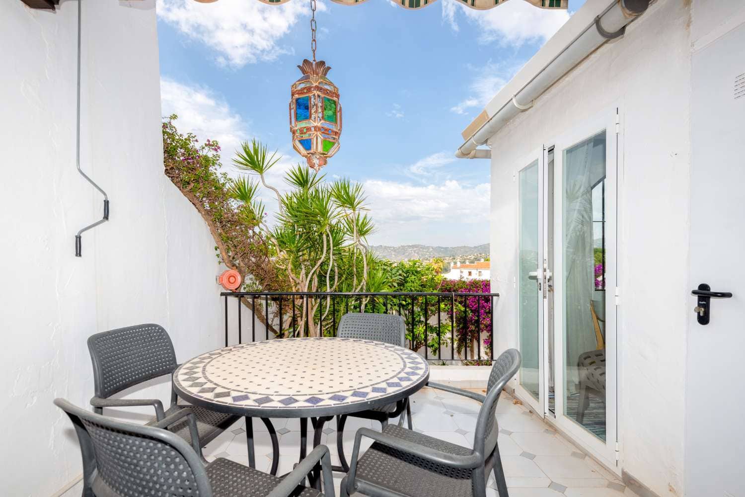 2 bedroom Beach Apartment for sale in Nerja with pool - € 299,000 (Ref: 9758400)