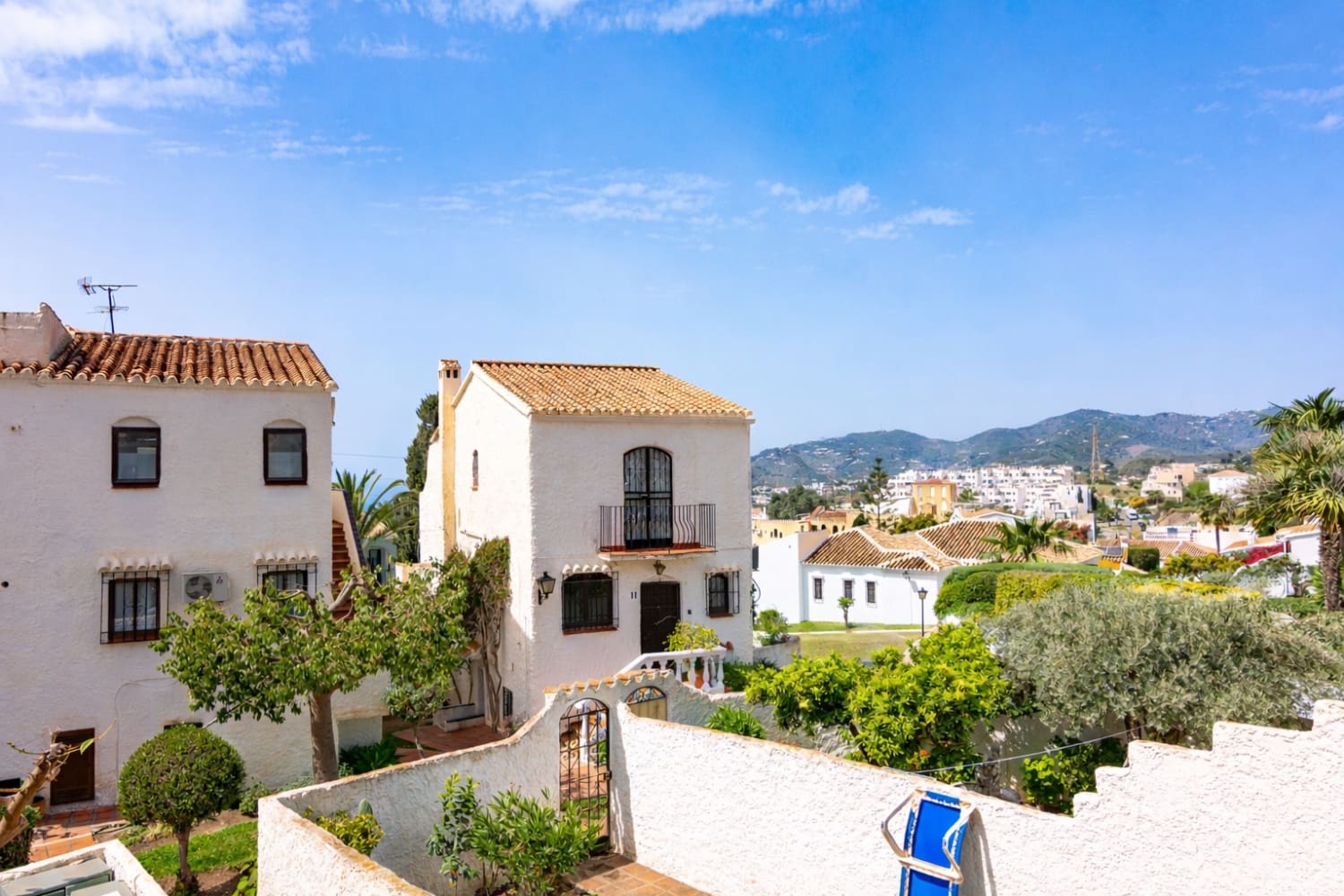 2 chambre Villa/Maison Semi-Mitoyenne à vendre à Nerja avec piscine - 425 000 € (Ref: 9783576)