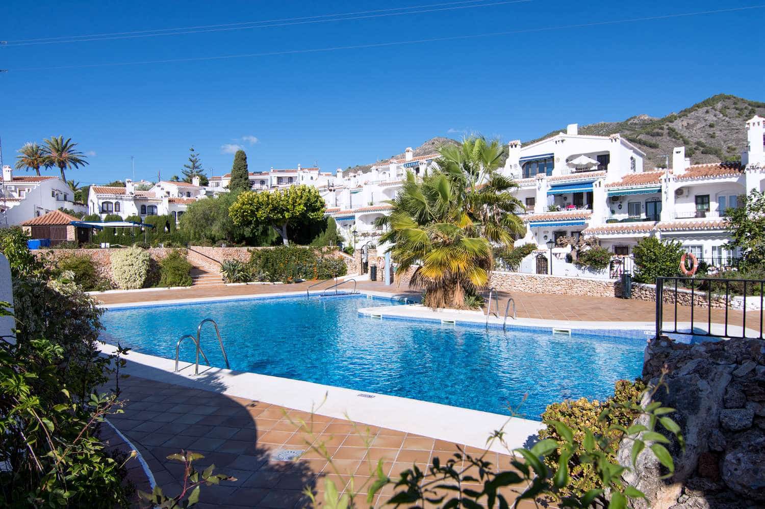 2 chambre Villa/Maison Semi-Mitoyenne à vendre à Nerja avec piscine - 425 000 € (Ref: 9783576)