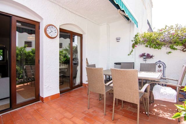 2 slaapkamer Halfvrijstaande villa te koop in Capistrano, Nerja met zwembad - € 425.000 (Ref: 9783576)