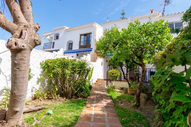 2 slaapkamer Halfvrijstaande villa te koop in Capistrano, Nerja met zwembad - € 425.000 (Ref: 9783576)