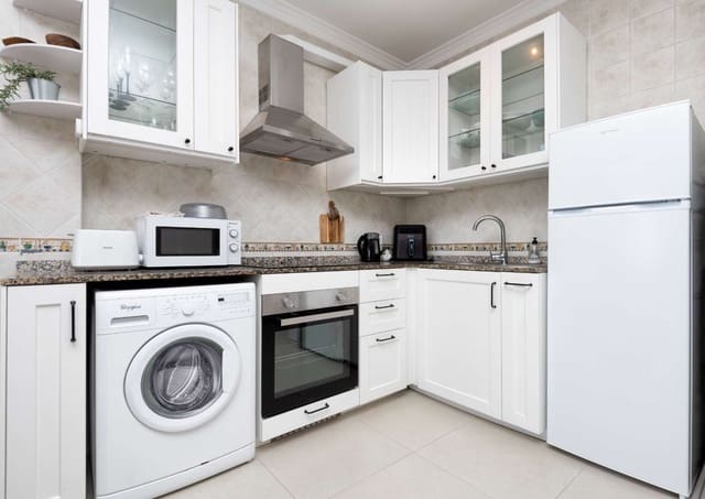 2 soveværelse Strandlejlighed til salg i Centro, Nerja - € 299.000 (Ref: 9800341)