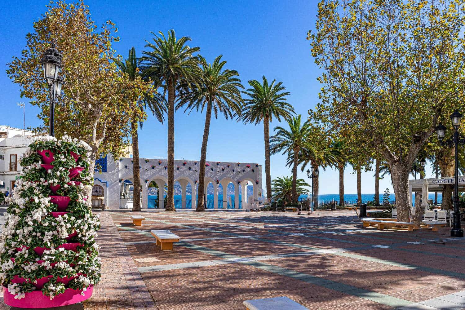 2 bedroom Beach Apartment for sale in Nerja with pool - € 475,000 (Ref: 9833205)
