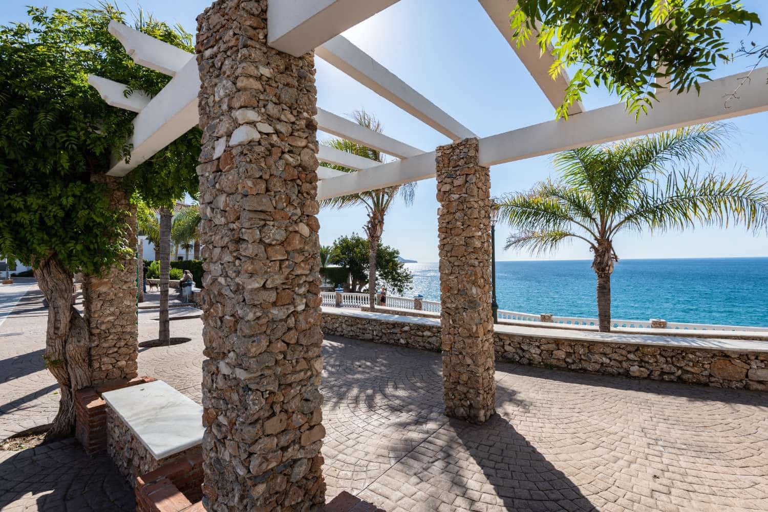2 bedroom Beach Apartment for sale in Nerja with pool - € 475,000 (Ref: 9833205)