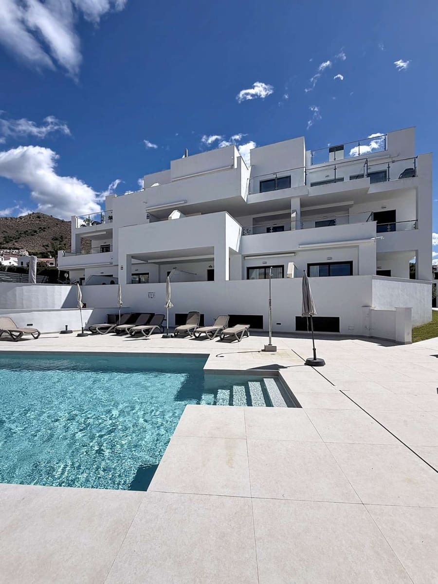 2 sypialnia Apartament przy plaży na sprzedaż w Nerja z basenem garażem - 369 000 € (Ref: 9848976)