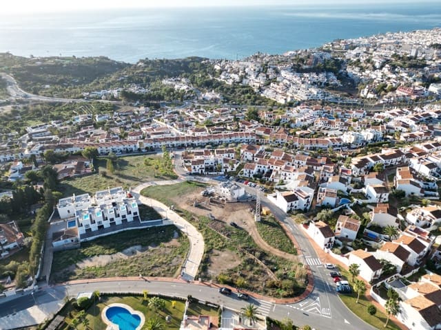 Chalet de 4 habitaciones en Nerja en venta con piscina - 1.150.000 € (Ref: 9898683)