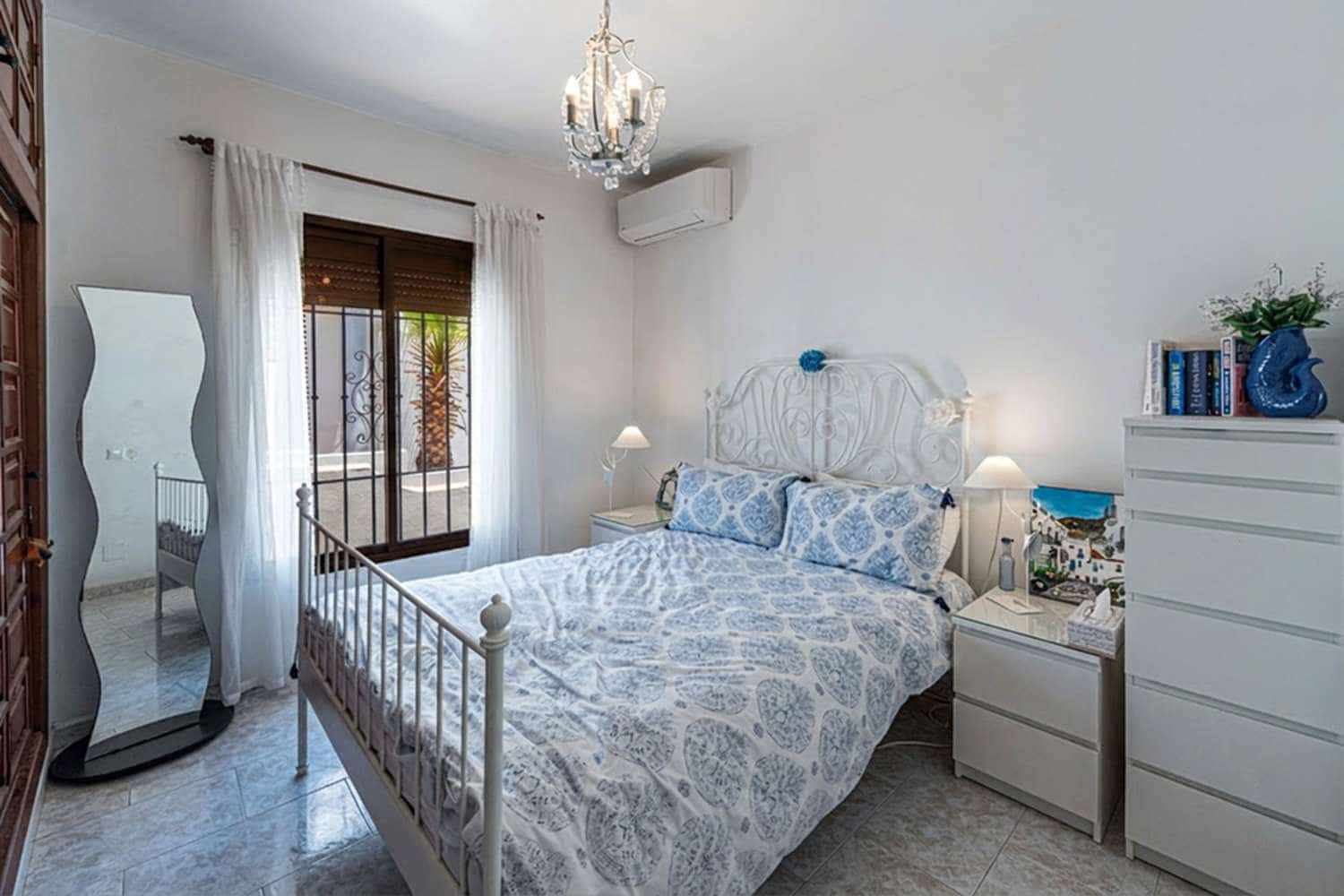 4 bedroom Villa for sale in Nerja with pool garage - € 499,000 (Ref: 9912447)