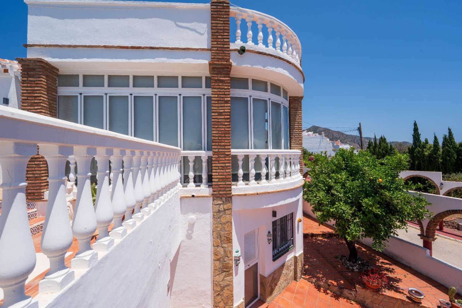 4 bedroom Villa for sale in Nerja with pool garage - € 499,000 (Ref: 9912447)