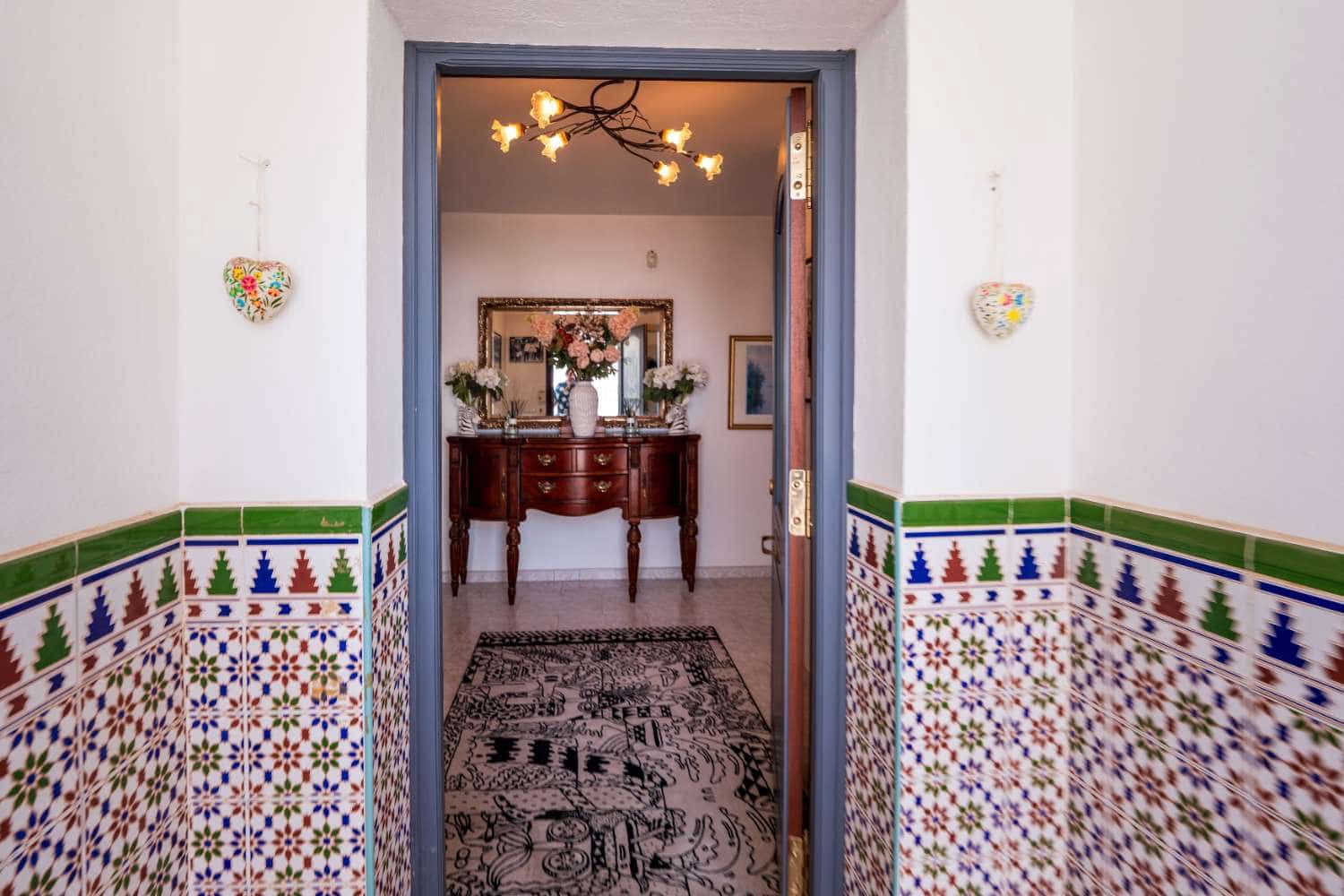 4 bedroom Villa for sale in Nerja with pool garage - € 499,000 (Ref: 9912447)
