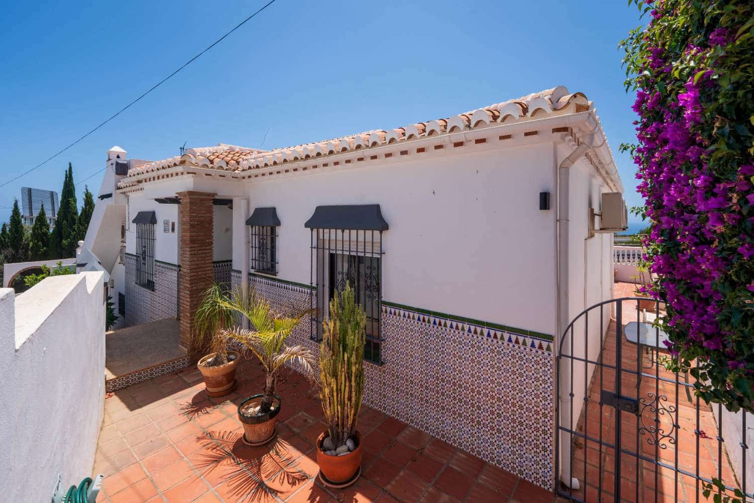 4 bedroom Villa for sale in Nerja with pool garage - € 499,000 (Ref: 9912447)