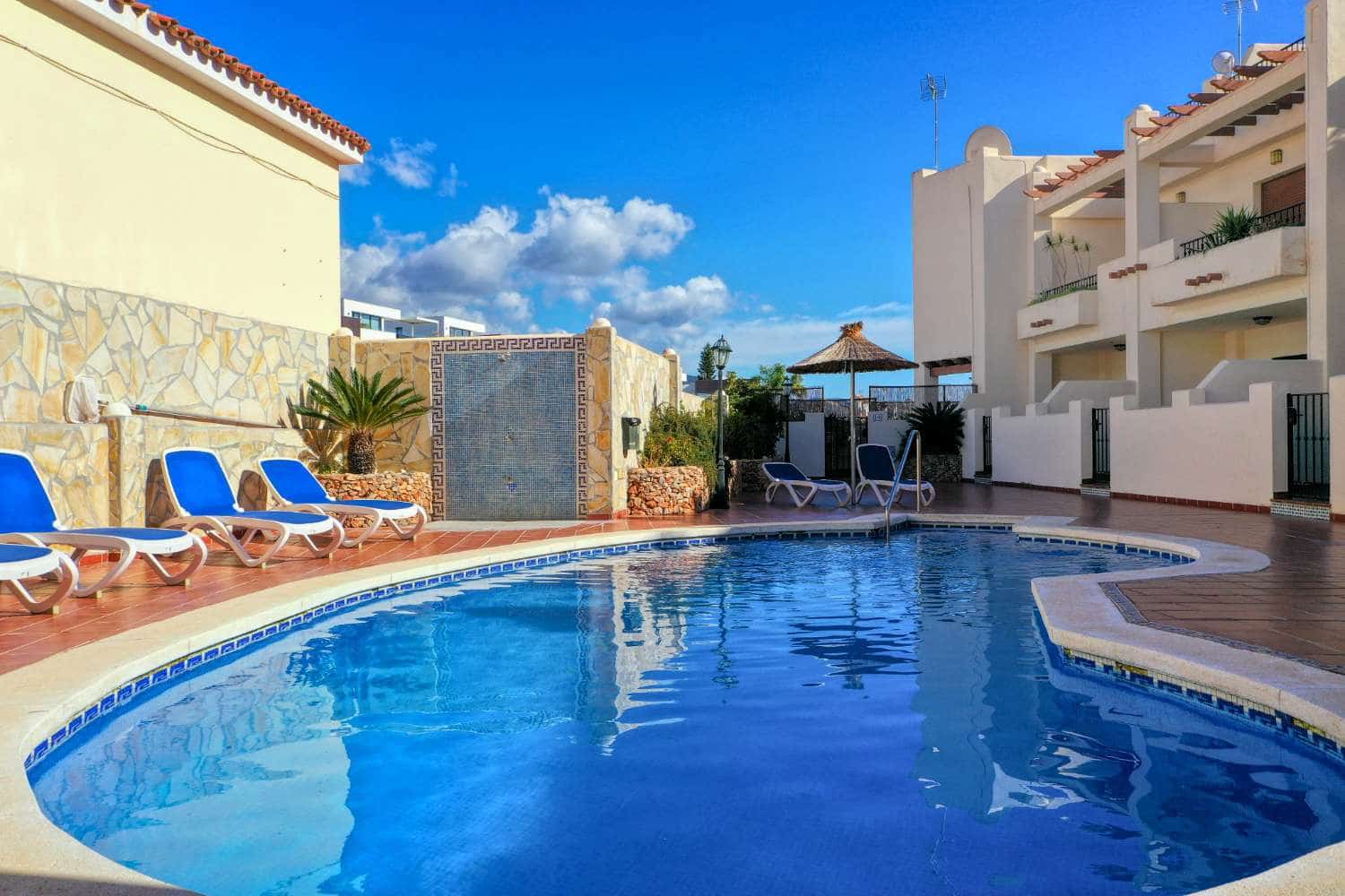 2 soverom Kjedet enebolig til salgs i Nerja med svømmebasseng garasje - € 499 900 (Ref: 9945072)