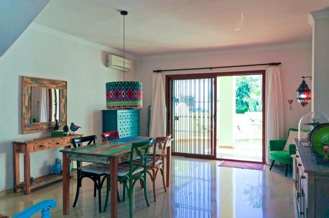 2 soverom Kjedet enebolig til salgs i Burriana, Nerja med svømmebasseng garasje - € 499 900 (Ref: 9945072)