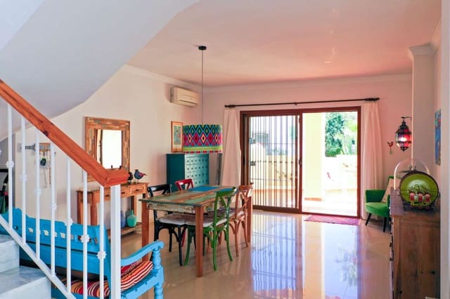 2 soverom Kjedet enebolig til salgs i Burriana, Nerja med svømmebasseng garasje - € 499 900 (Ref: 9945072)