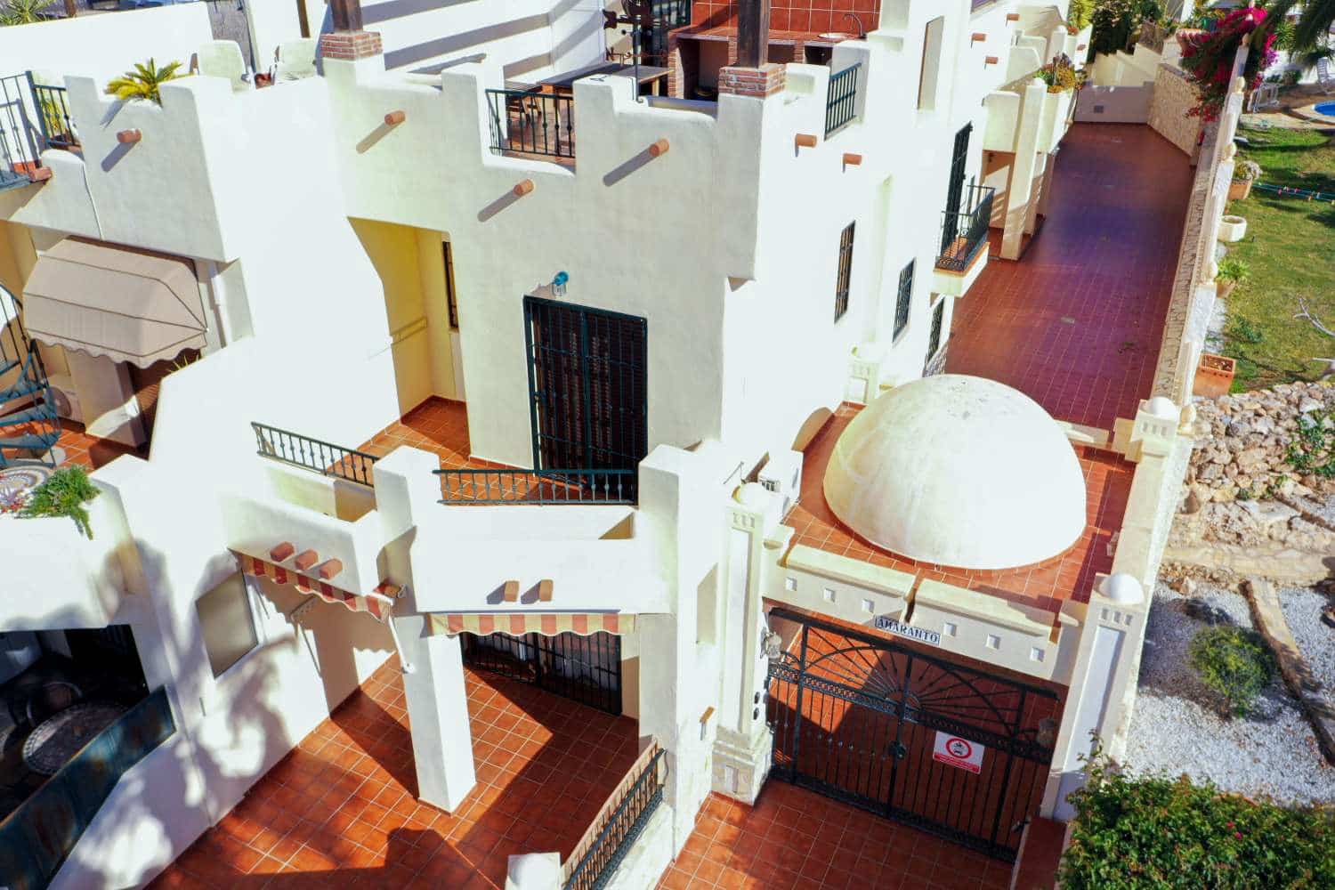 2 soverom Kjedet enebolig til salgs i Nerja med svømmebasseng garasje - € 499 900 (Ref: 9945072)