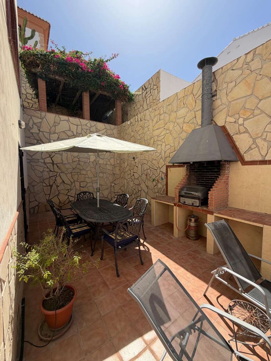 4 soveværelse Byhus til salg i Nerja med swimmingpool - € 525.000 (Ref: 9972789)