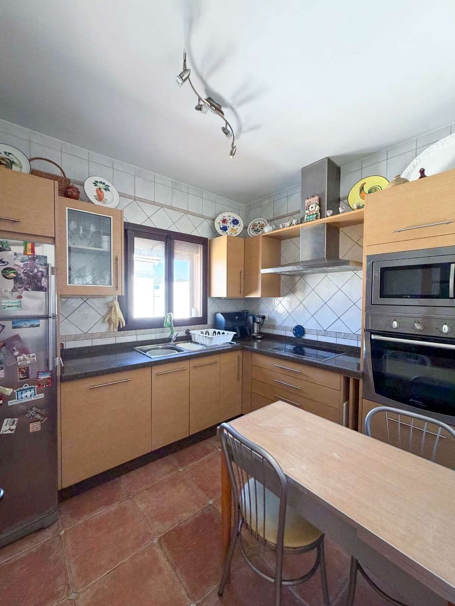 4 sovrum Hus till salu i Nerja med pool - 525 000 € (Ref: 9972789)