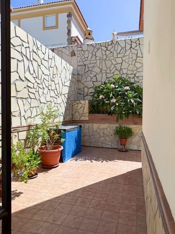 Casa de 4 habitaciones en Nerja en venta con piscina - 525.000 € (Ref: 9972789)