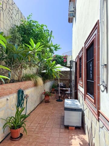 Casa de 4 habitaciones en Nerja en venta con piscina - 525.000 € (Ref: 9972789)
