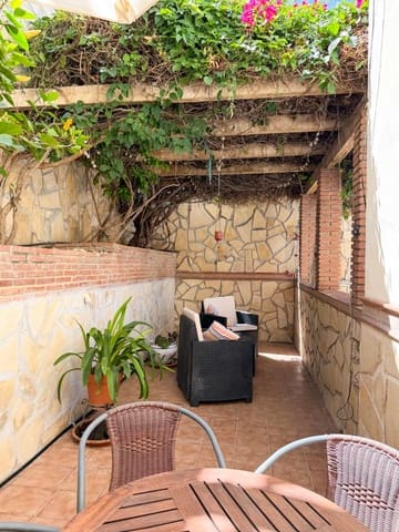 Casa de 4 habitaciones en Nerja en venta con piscina - 525.000 € (Ref: 9972789)