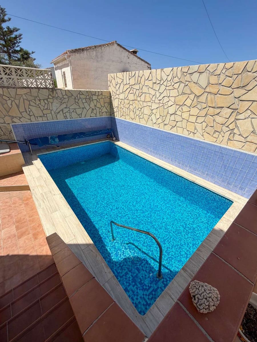 4 sovrum Hus till salu i Nerja med pool - 525 000 € (Ref: 9972789)