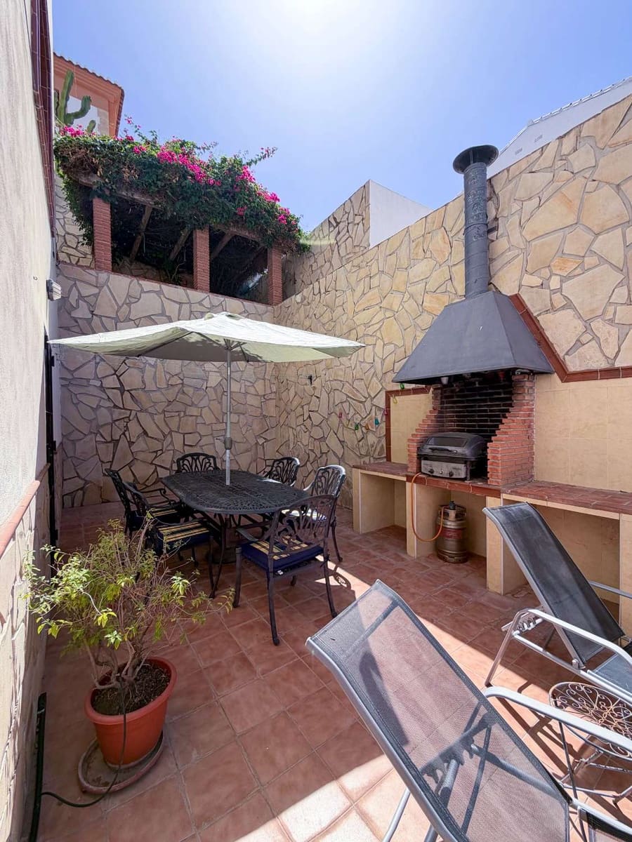 4 sovrum Hus till salu i Nerja med pool - 525 000 € (Ref: 9972789)