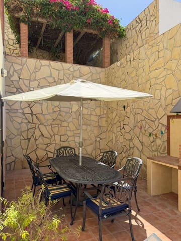Casa de 4 habitaciones en Nerja en venta con piscina - 525.000 € (Ref: 9972789)