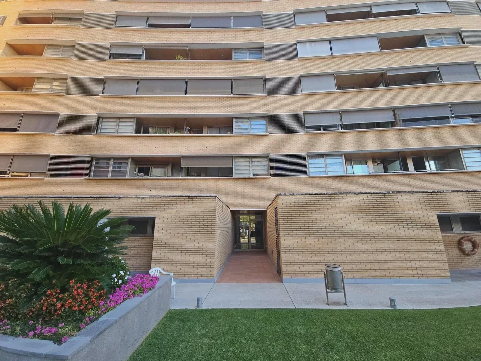 3 slaapkamer Flat te koop in Gerona stad met zwembad garage - € 299.000 (Ref: 10088926)