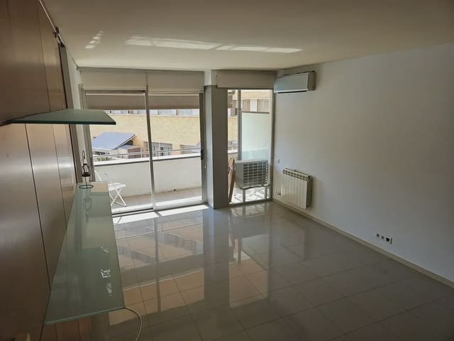 3 slaapkamer Flat te koop in Gerona stad met zwembad garage - € 299.000 (Ref: 10088926)