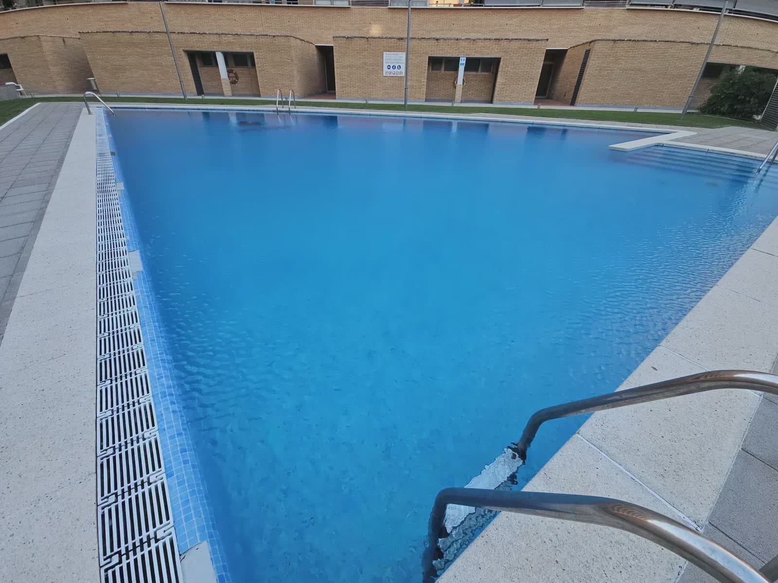 3 slaapkamer Flat te koop in Gerona stad met zwembad garage - € 299.000 (Ref: 10088926)